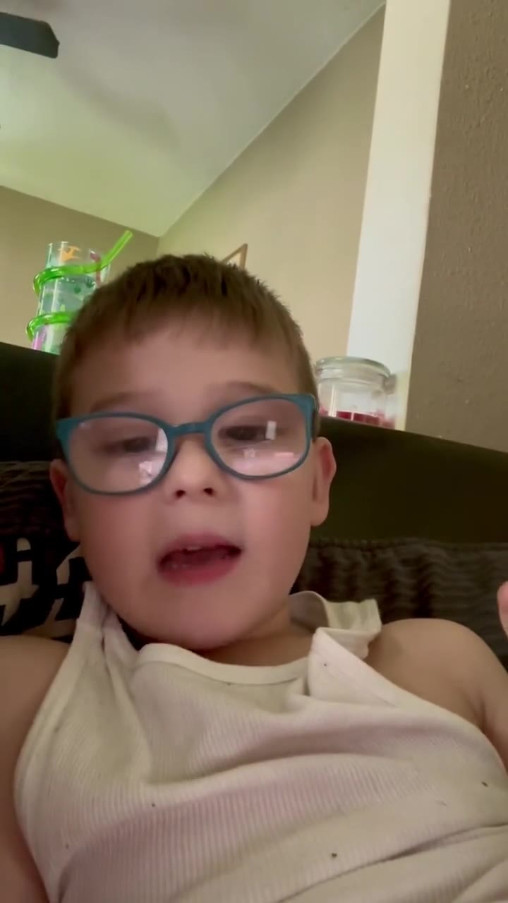 6 ans, il épelle de mémoire